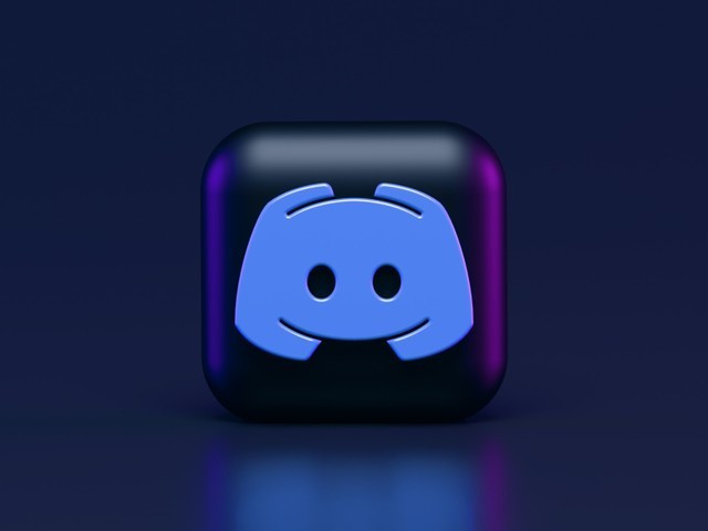 Ilustrasi menggunakan Discord di HP untuk game. Foto: Unsplash.com