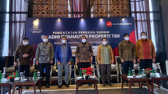 Pencatatan perdana saham atau Initial Public Offering (IPO) PT Adhi Commuter Properti Tbk, Rabu (23/2/2022). Foto: PT Adhi Commuter Properti