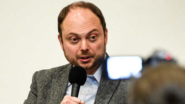Jurnalis dan aktivis Rusia Vladimir Kara-Murza menghadiri konferensi Memorial kelompok hak asasi terkemuka Rusia di Moskow pada 27 Oktober 2021. Foto: Alexander NEMENOV/AFP