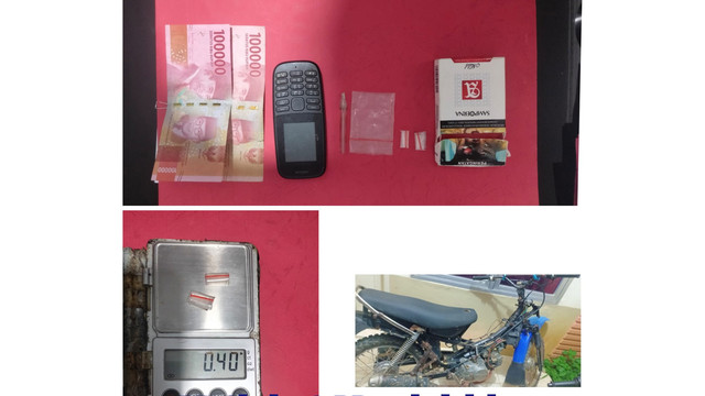 BARANG bukti narkoba jenis sabu-sabu ditukar dengan chip Domino Higgs sebanyak 2 B di Rokan Hilir, Riau. 