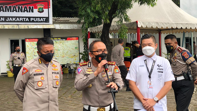 (ki-ka) Karo Ops Polda Metro Jaya Kombes Pol Marsudianto, Dirlantas Polda Metro Jaya Kombes Pol Sambodo Purnomo Yogo, Wadirut MGPA Cahyadi Wanda di Monas, Selasa (15/3). Foto: Jonathan Devin/kumparan