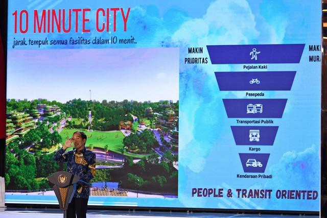 Presiden Joko Widodo menyampaikan paparan tentang pembangunan Ibu Kota Negara (IKN) Nusantara di sela peresmian gedung Nasdem Tower di Jakarta, Selasa (22/2/2022). Foto: Aditya Pradana Putra/ANTARA FOTO