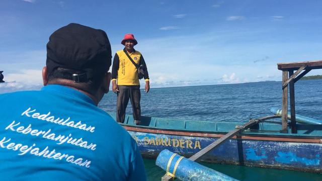 Safrizal, panglima laut Teluk Dalam Simeulue, penerima kapal dari Susi Pudjiastuti. Foto: Muhammad Darisman/kumparan