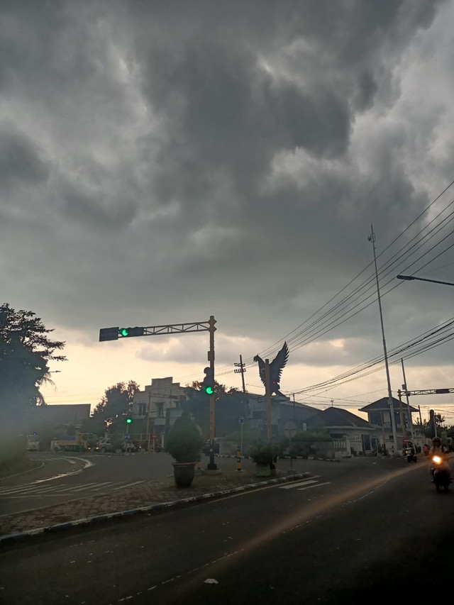 Dokumentasi Pribadi (Patung Pancasila, Jalan Dieng Lumajang , Jawa Timur)