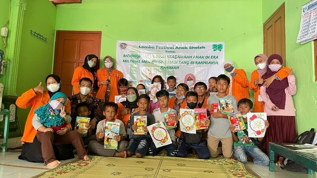 Mahasiswa Kuliah Kerja Nyata (KKN) Unit VIII.A.2 PERIODE 88 Universitas Ahmad Dahlan mengadakan kegiatan festival anak sholeh yang dilaksanakan di padukuhan Metuk , Keluruhan Donotirto , Kecamatan Kretek , Kabupaten Bantul (22/02/2022)