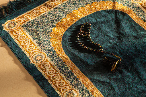 Ilustrasi niat sholat tarawih 4 rakaat sendirian di rumah. Foto. dok. Hussein Kassir (Unsplash.com)