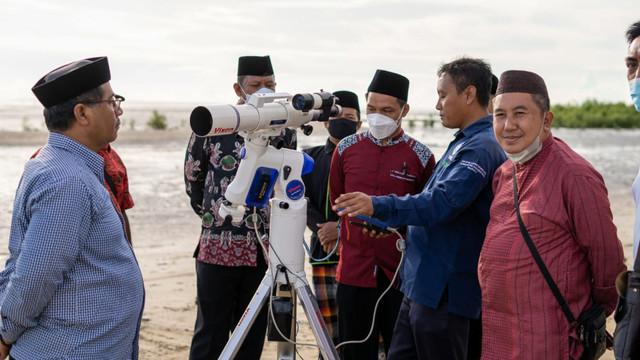 Pemantauan Hilal di Pantai Satu Merauke. (Foto: Kanwil Agama Provinsi Papua)