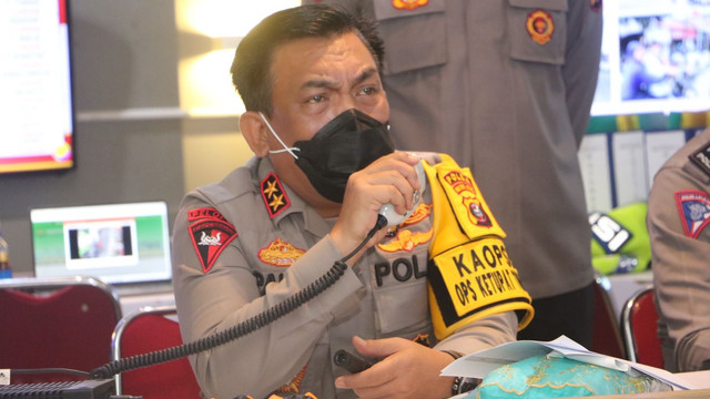 Kapolda Sumut Irjen Pol Panca Putra saat mengamati arus mudik di sejumlah titik di Sumut. Foto: Polda Sumut