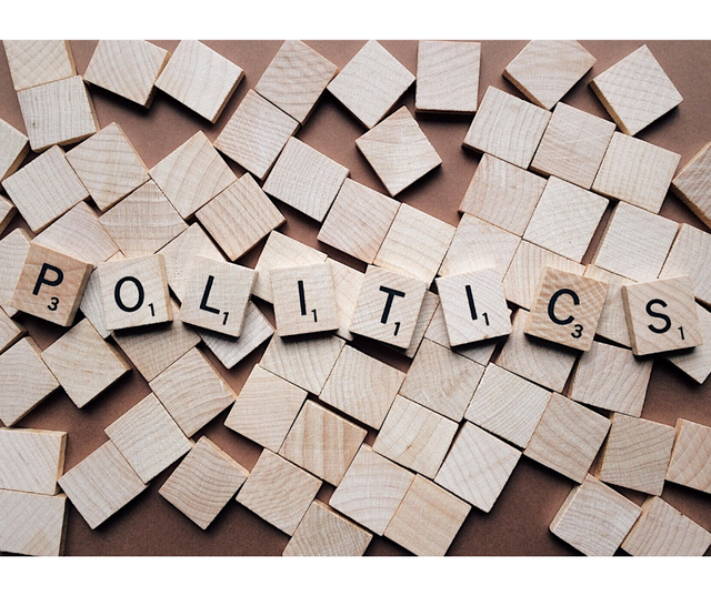 Perempuan harus turut serta terjun dalam politik dan pemerintahan agar bisa mendorong pembuatan kebijakan publik yang memenuhi hak dan kebutuhan perempuan. Sumber foto: Anneila Firza Kadriyanti (diedit di Canva).