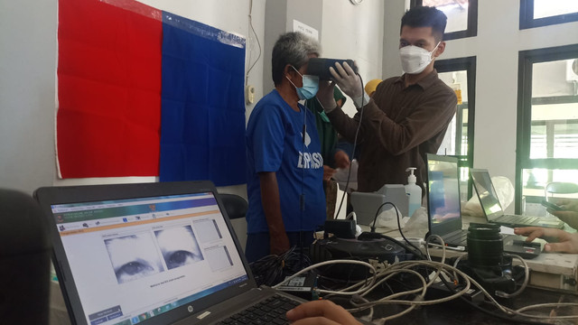 Perekaman KTP elektronik bagi ODGJ di Liponsos Keputih Surabaya. Foto: Diskominfo Surabaya