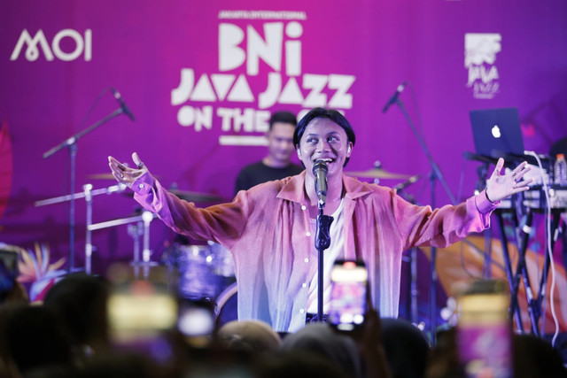 Rizky Febian tampil di BNI Java Jazz On The Move, Minggu (24/4/2022).  Foto: BNI