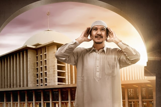Ilustrasi seorang muslim mengumandangkan azan. Foto: Pixabay.com
