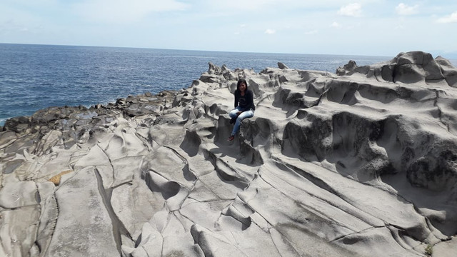 Foto : Pantai Ogor Paret, Desa Waihawa, Kecamatan Doreng, Kabupaten Sikka,NTT. Foto : Athy Meaq
