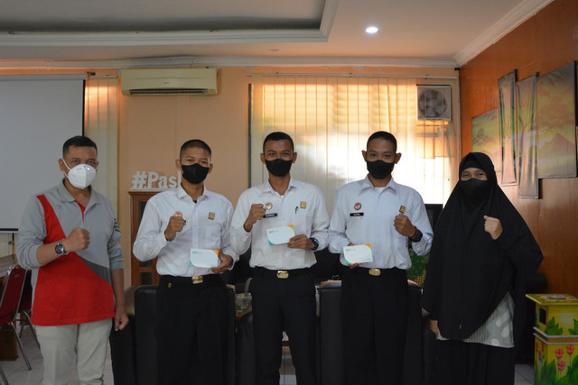 Foto Humas Lapas Lamongan : Serah Terima kepada perwakilan CPNS Laps Lamongan