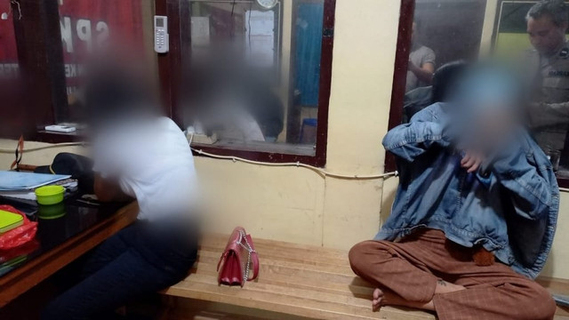 Pasangan yang bukan suami istri terciduk di salah satu penginapan di Kota Luwuk saat razia Ramadhan. Foto: Istimewa