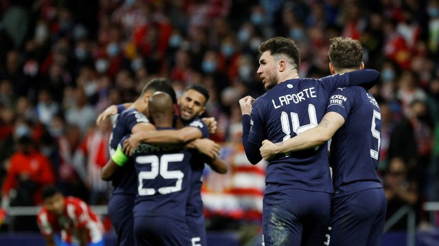 Selebrasi pemain Manchester City usai mengalahkan Atletico Madrid saat Perempat Final Liga Champions Leg Kedua di Wanda Metropolitano, Madrid, Spanyol. Foto: Susana Vera/Reuters
