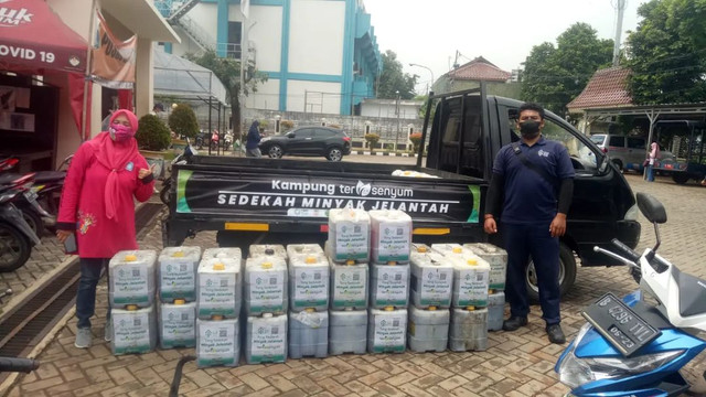 Salah satu hasil pengumpulan sedekah minyak jelantah. Foto: Dok. Rumah Sosial Kutub
