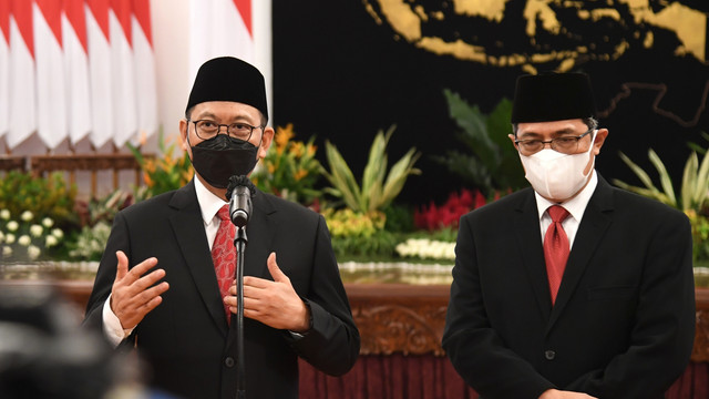 Bambang Susantono sebagai Kepala Otorita Ibu Kota Nusantara (IKN) dan Dhony Rahajoe sebagai Wakil Kepala, usai dilantik di Istana Negara, Jakarta, Kamis (10/3/2022). Foto: Rusman/Biro Pers Sekretariat Presiden