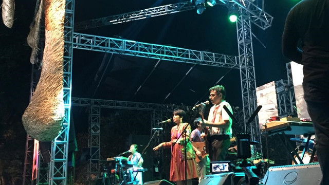 White Shoes and The Couple Company di Joyland Bali 2022, Taman Baghawan, Nusa Dua, Bali, Jumat (25/3/2022). Foto: Giovanni/kumparan