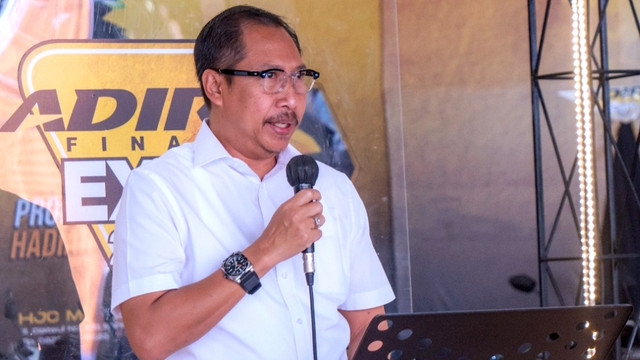 Kepala Bapenda Jabar Dedi Taufik ketika menyampaikan keterangan soal pajak kendaraan di Pameran Motor Bekas di Jalan Inggit Garnasih, Kota Bandung, Rabu (6/4/2022). Foto: Dok. Istimewa