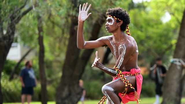 Ilustrasi Suku Aborigin di Australia. Foto: ChameleonsEye/Shutterstock