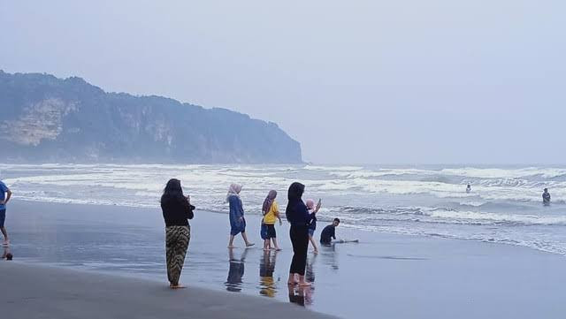 Suasana Pantai Parangtritis. Foto: Tugu Jogja