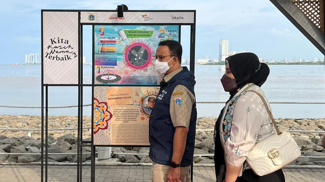 Gubernur DKI Jakarta Anies Baswedan menghadiri peresmian nama jalan, jembatan, taman dan bundaran di Kawasan Pantai Kita dan Pantai Maju, Jakarta Utara, Senin (21/2). Foto: Haya Syahira/kumparan