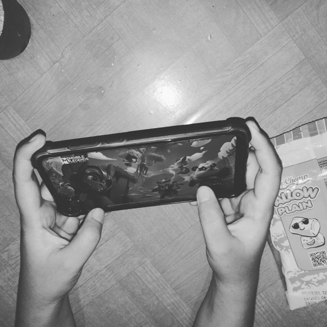 anak bermain gadget, dokumentasi pribadi