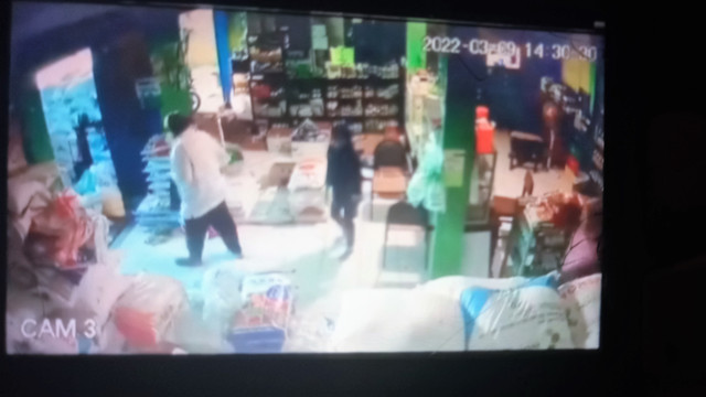 Pria diduga dokter Sunardi tampak dalam rekaman video kamera pengawas.  FOTO: Agung Santoso