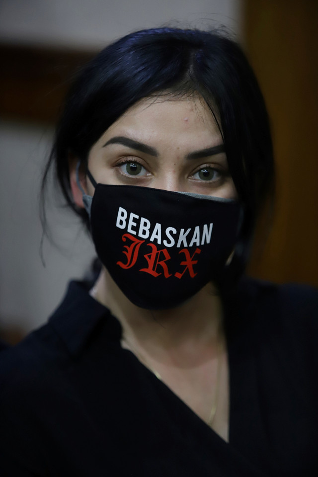Nora Alexandra jelang sidang putusan Jerinx SID di Pengadilan Negeri Jakarta Pusat, Kamis, (24/2). Foto: Agus Apriyanto