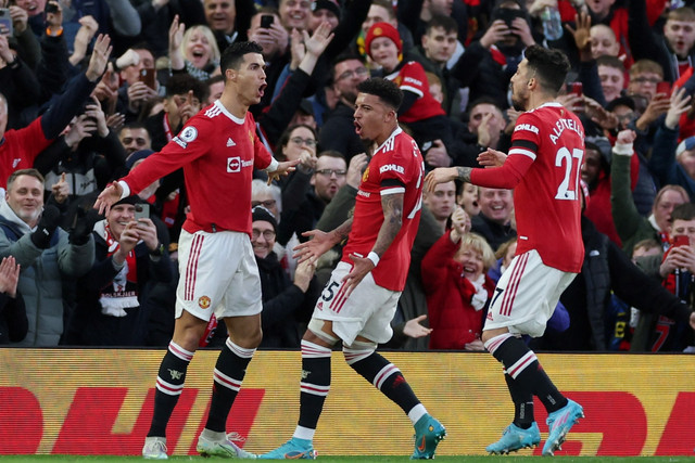 Selebrasi pemain Manchester United Cristiano Ronaldo usai mencetak gol ke gawang Tottenham Hotspur pada pertandingan lanjutan Liga Inggris di Old Trafford, Manchester, Inggris. Foto: Phil Noble/REUTERS