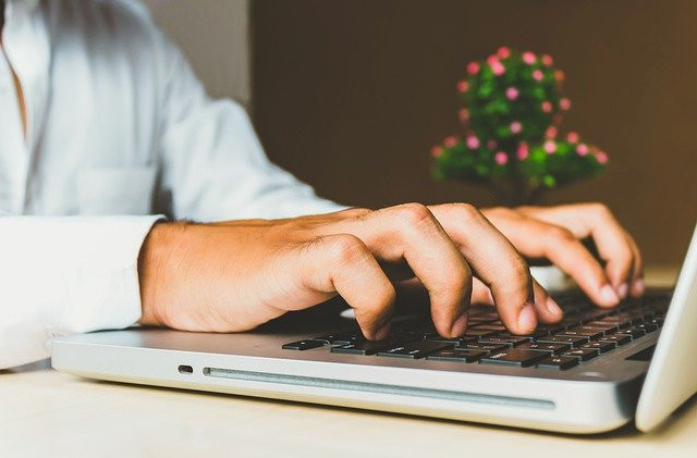 Ilustrasi perpanjang paspor online. Foto: pixabay