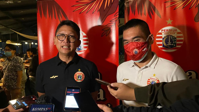 Presiden Persija, Prapanca (kiri), bersama Wakil Presiden Persija, Ganesha (kanan). Foto: Soni Insan Bagus/kumparan