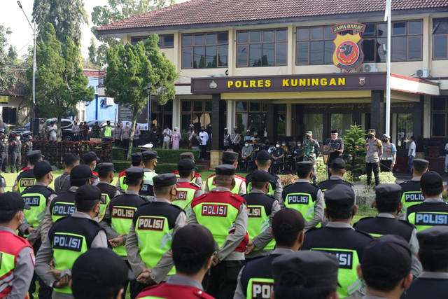 Apel gelar pasukan Operasi Ketupat Tahun 2022 di Mapolres Kuningan, Polda Jabar. (Andri)