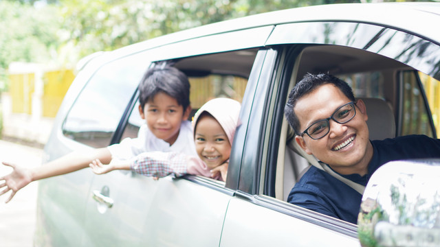 Ilustrasi keluarga mudik. Foto: Humba Frame/Shutterstock