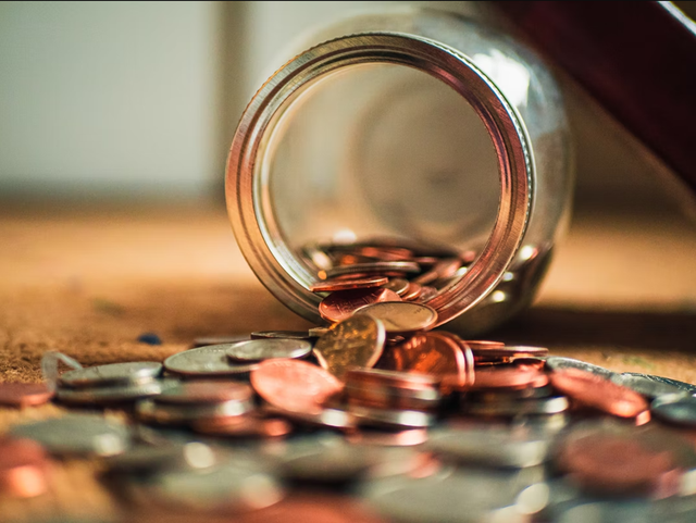 Ilustrasi zakat penghasilan. Foto: unsplash.com/joshappel