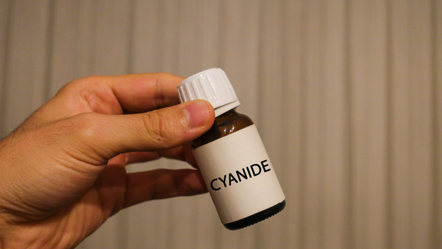 Ilustrasi zat kimia sianida. Foto: 4.murat/shutterstock