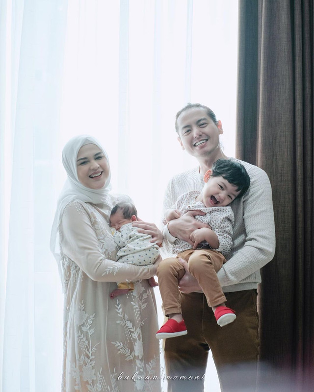 Keluarga Roger Danuarta. Foto: Instagram/@rogerojey