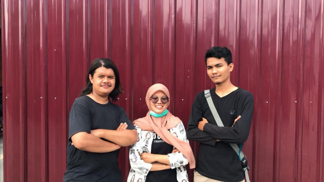 Potret Tio Ramadhan, Dilla, dan Fadil (Founder Paris Chips)