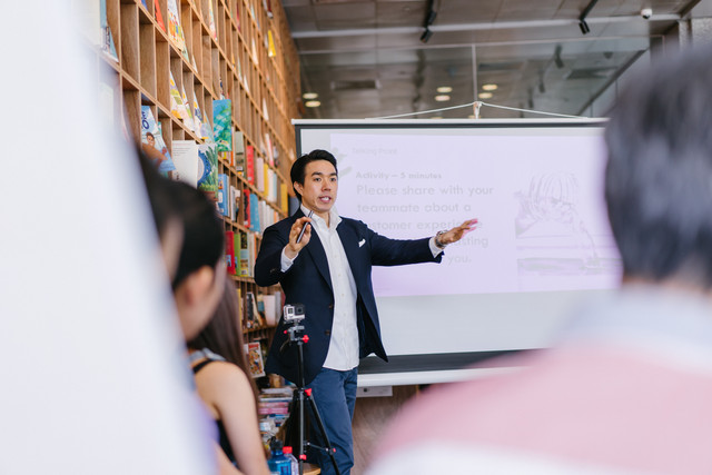 Ilustrasi guru yang sedang mengajar. Foto: Pexels.com