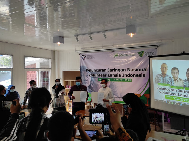Dompet Dhuafa bersama Pesantren Lansia Raden Rahmat berkomitmen untuk meningkatkan pemberdayaan para Lansia ditengah gempuran milenial. (Selasa, 29/03)