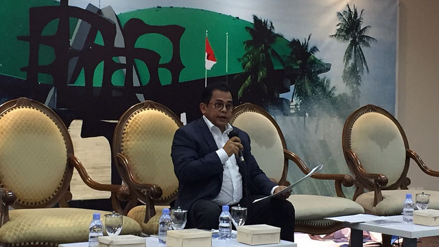 Sekjen DPR Indra Iskandar jelaskan polemik pengadaan gorden 48,7 M.  Foto: Paulina Herasmaranindar/kumparan