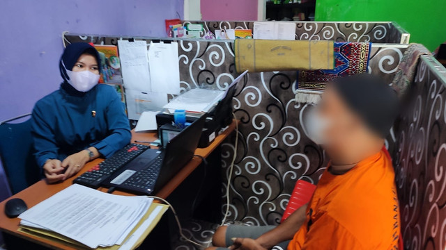 Pelaku AM saat dimintai keterangan oleh polisi. Foto: Dok. Istimewa