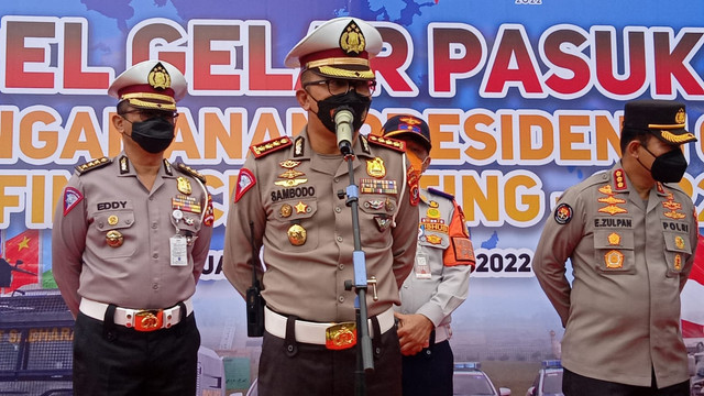 Dirlantas Polda Metro Jaya, Kombes Pol Sambodo Purnomo Yogo saat apel gelar pasukan pengamanan Presidensi G20 di Mapolda Metro Jaya, Senin (14/2). Foto: Jonathan Devin/kumparan