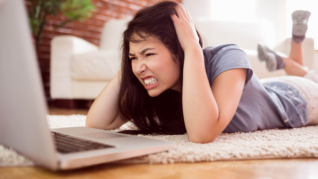 Ilustrasi perempuan marah-marah. Foto: wavebreakmedia/Shutterstock