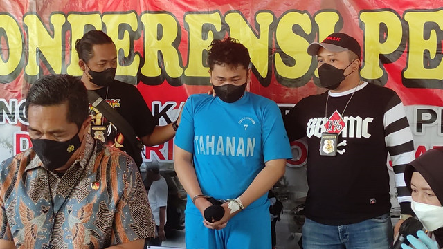 Tampang Dony Christian Eko (31) pembunuh sepasang ibu dan anak, yang mayatnya dibuang di bawah jembatan Tol Semarang-Bawen. Foto: Intan Alliva/kumparan