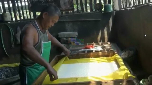 Aktivitas salah satu produsen tahu di Kelurahan Ledokkulon, Kecamatan Bojonegoro Kota, Kabupaten Bojonegoro. (foto: dok istimewa)