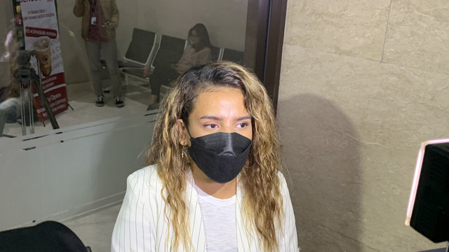 Nowela Elizabeth Auparay usai diperiksa penyidik Bareskrim Polri soal kasus DNA Pro. Foto: Nugroho GN/kumparan