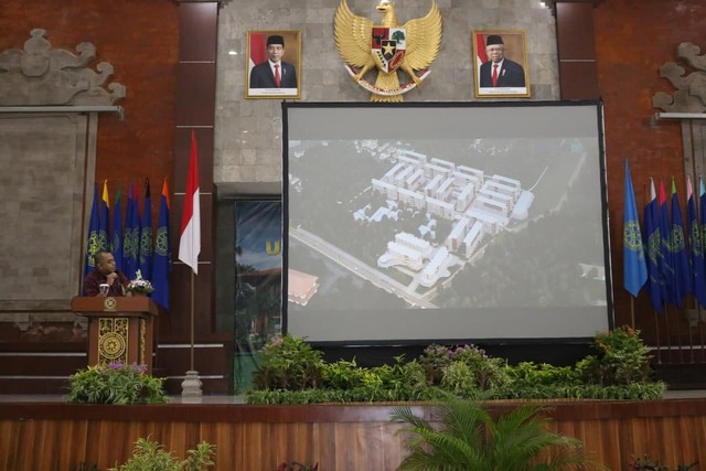 Presetasi mengenai rencana pembangunan asrama mahasiswa di Unud, Bali - IST