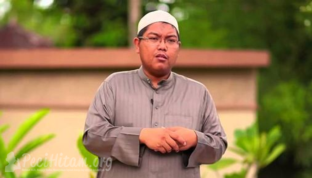 Ustaz Firanda Andirja. Foto: Dok. Pecihitam.org